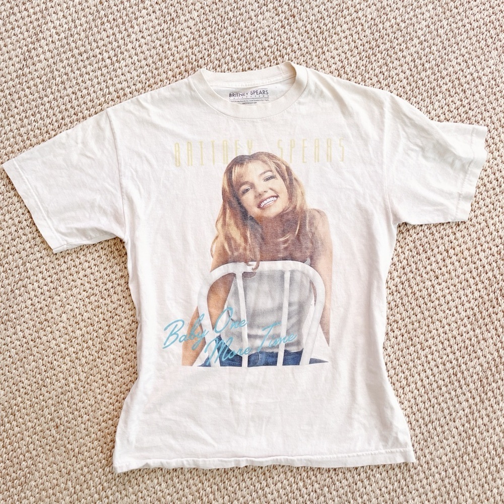 90s Britney Spears “Baby One More Time” Graphic Tee – Women’s Medium